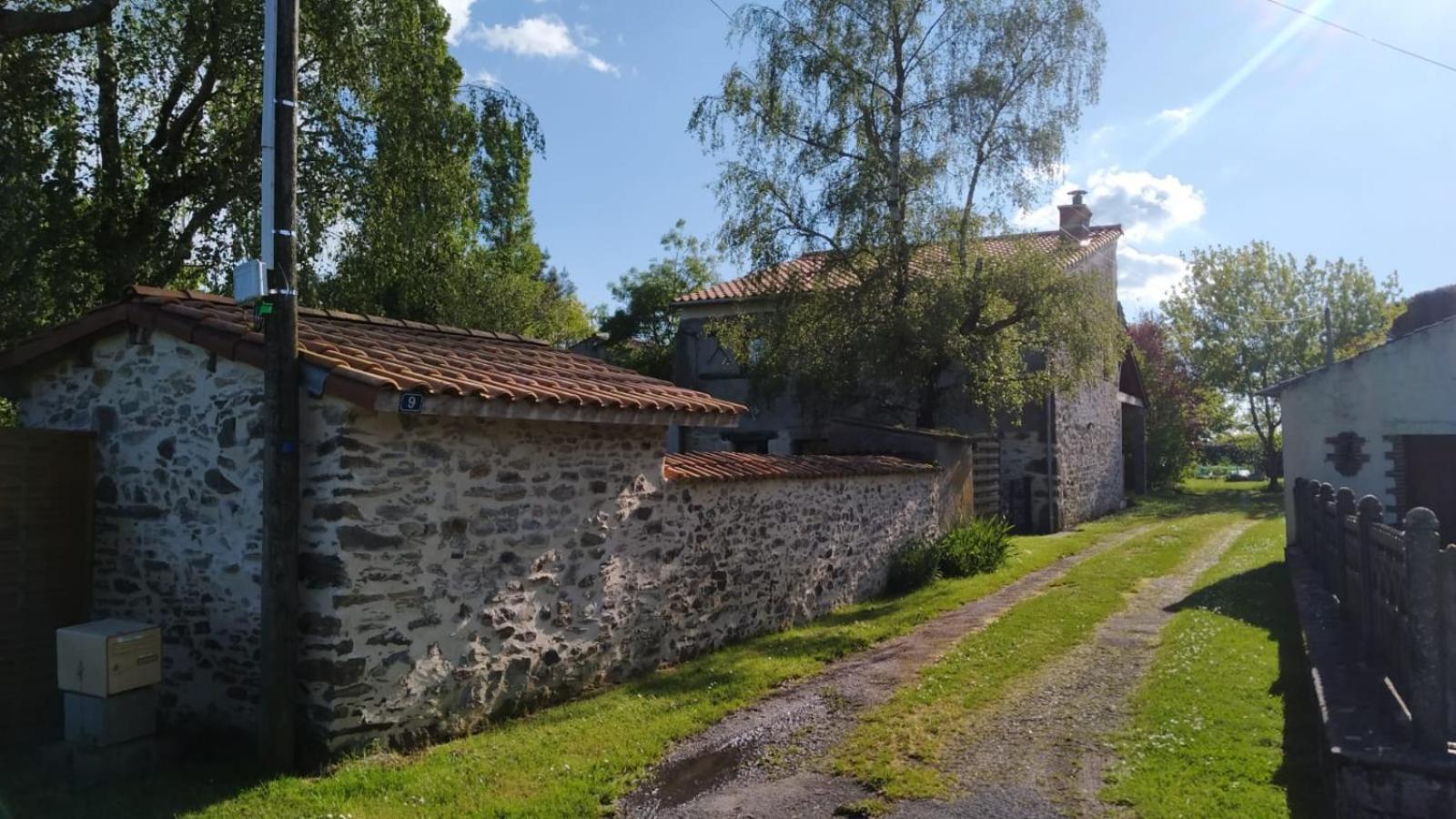 Maison A La Campagne Les Brouzils Exterior photo